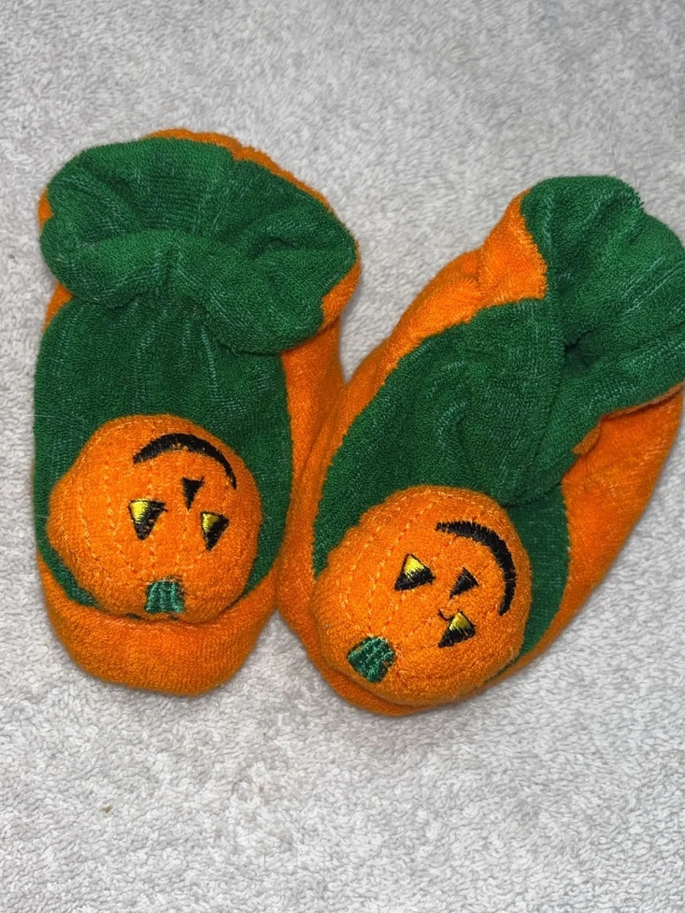 Source Unknown Orange & Green Pumpkin Baby Booties